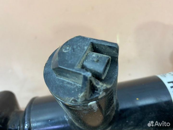 Амортизатор задний правый Infiniti Q60 CV37