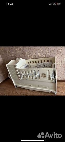 Детская кровать с маятником