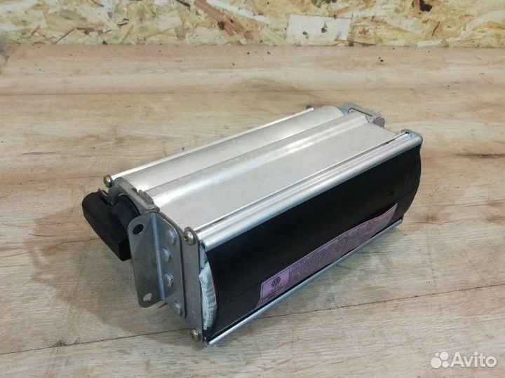 Подушка безопасности в торпедо Audi A6 C5 2.8