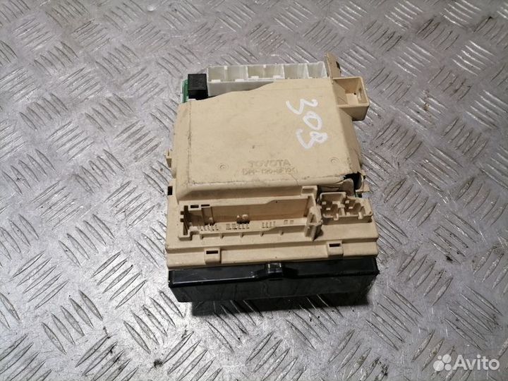 Блок предохранителей салонный Toyota Camry v40