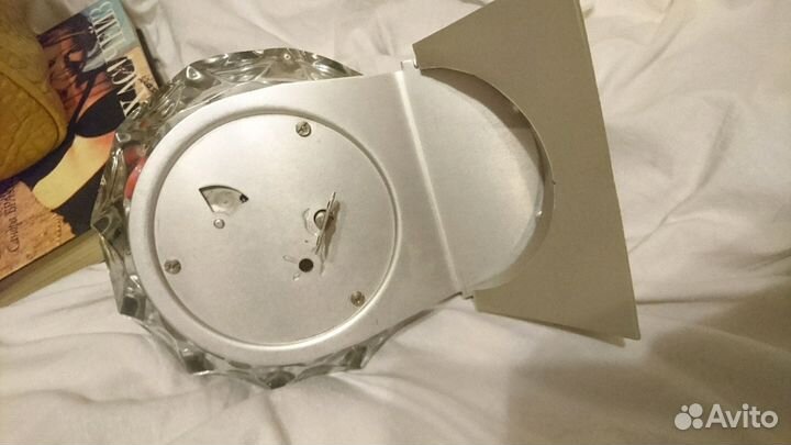 Часы на подставке коллекционные 