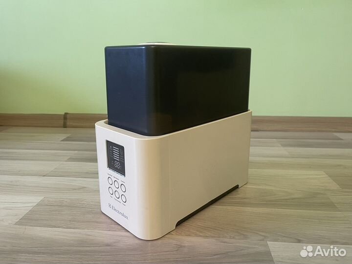 Увлажнитель воздуха Electrolux EHU-4515D