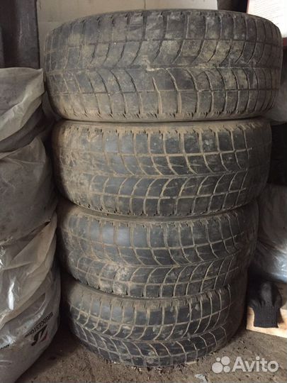 Bridgestone Blizzak WS-60 215/60 R16