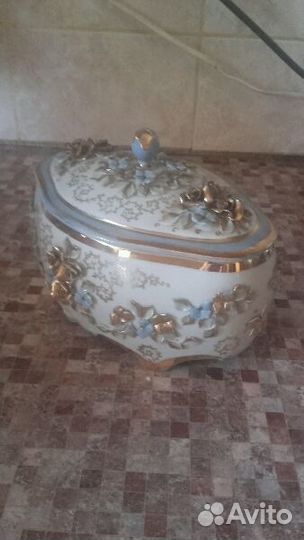 Фарфоровая шкатулка