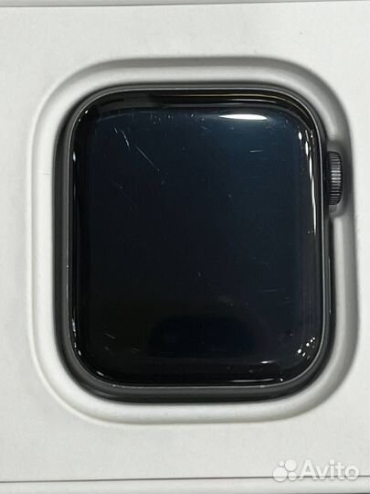 Apple Watch SE Space Gray 44 mm + 4 ремешка