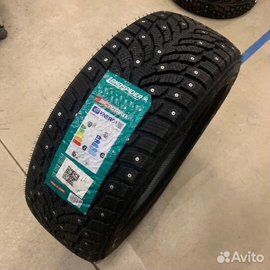 Landspider Arctictraxx 255/40 R20 T