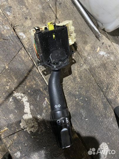 Подрулевой переключатель света и поворотников бриз