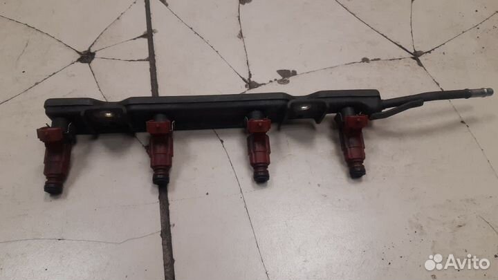 Рейка топливная (рампа) Nissan Almera