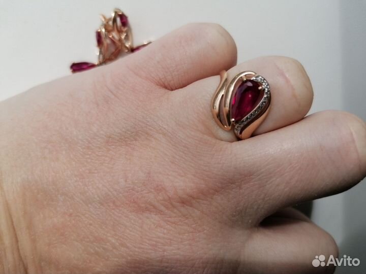 Золотые серьги и кольцо