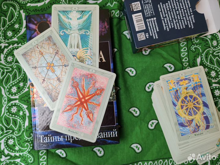Карты Таро Тота и книга со значениями