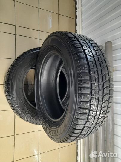 Dunlop SP Winter Ice 01 215/65 R16 102T