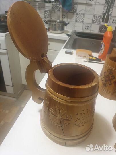 Деревянные кувшин и большая кружка