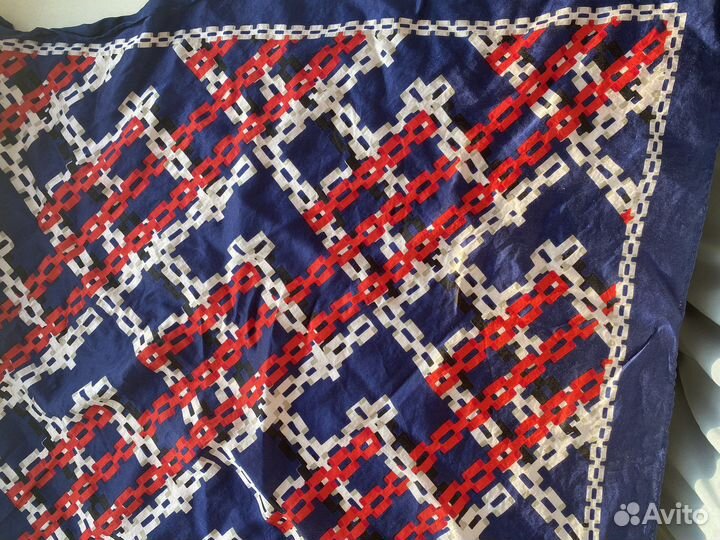 Шелковый шейный платок 50х50