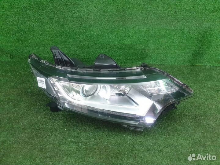 Фара правая Mitsubishi Outlander