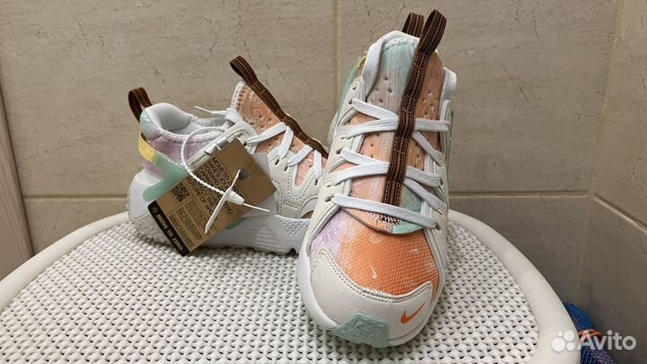 Кроссовки женские