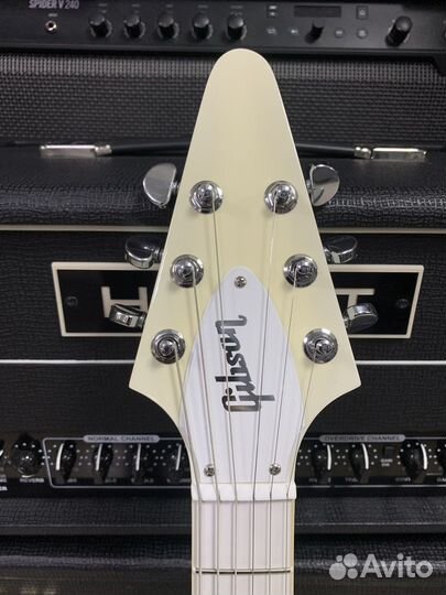 Электрогитара Gibson Flying V, цвет белый
