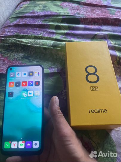 Телефон Realme 8