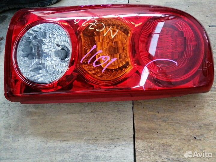 Стоп-сигнал задний левый Toyota Raum NCZ20