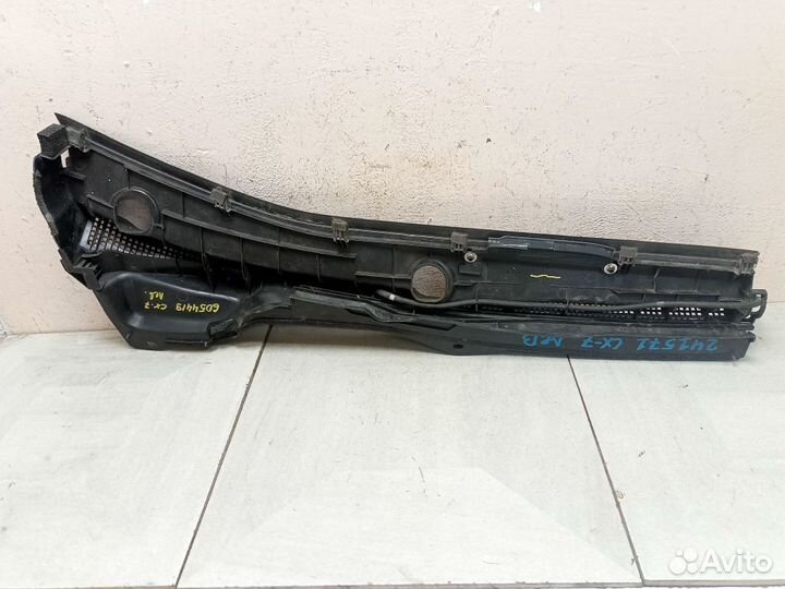 Водосток лобового стекла (жабо)