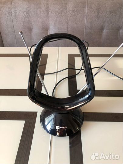 Комнатная телевизионная антенна