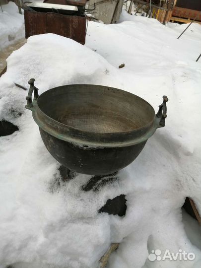 Старинный бронзовый котел