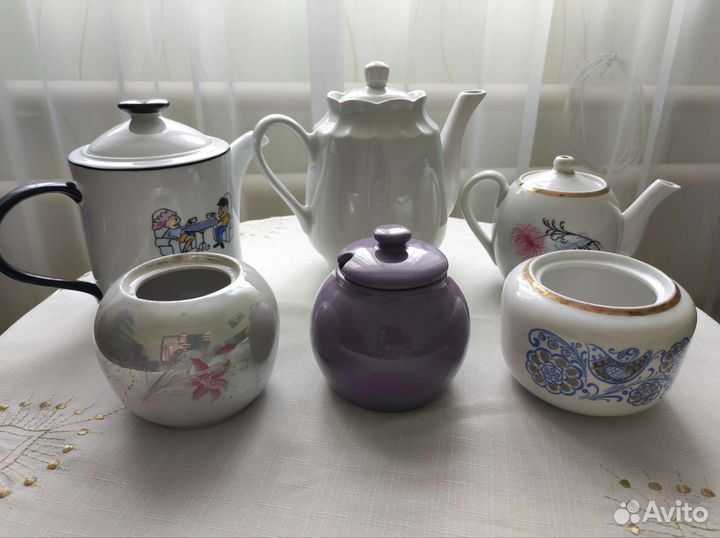 Чайники, сахарницы, тарелки,бокалы