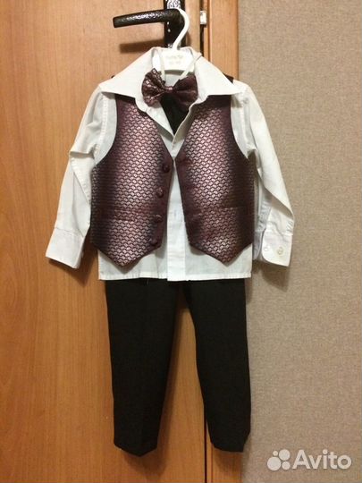 Костюм тройка с бабочкой