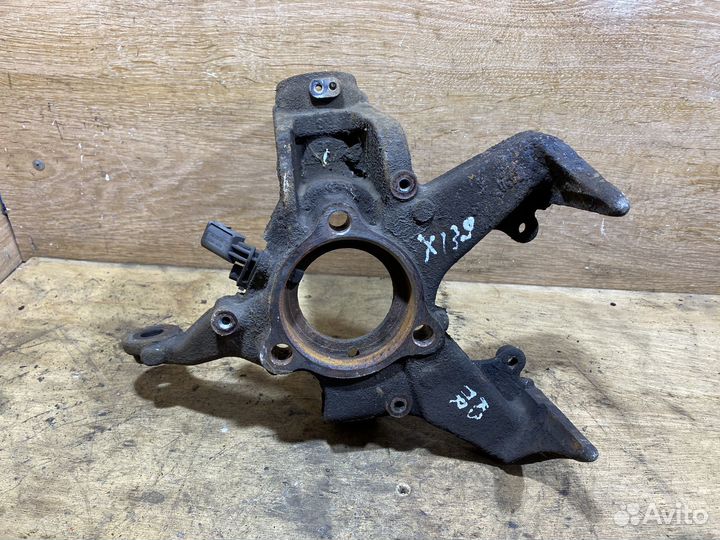 Поворотный кулак правый Volkswagen Caddy 3 X139