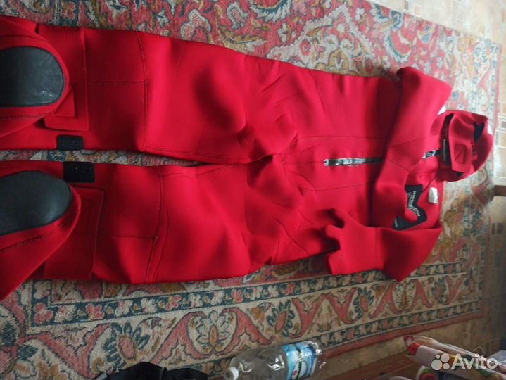 Сухой гидрокостюм для дайвинга