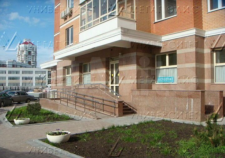 Помещение свободного назначения 372 м²