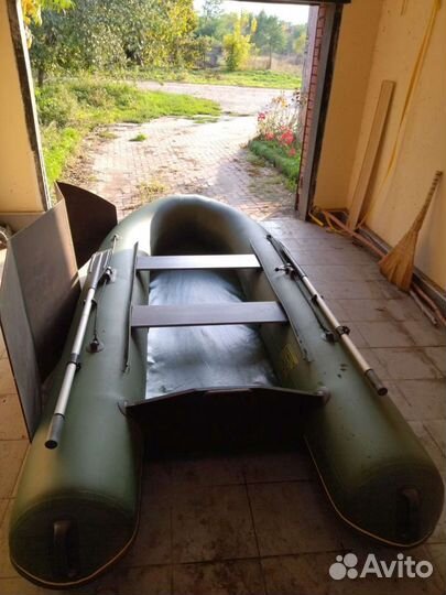 Надувная лодка с мотором