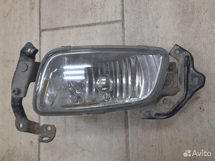 Туманка левая Mitsubishi Pajero 3 00-02