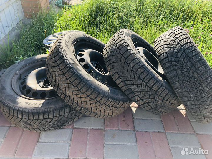 Pirelli Ice Zero FR 205/60 R16