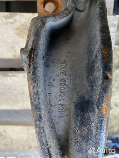 Кулак поворотный RH LH дискавери 3