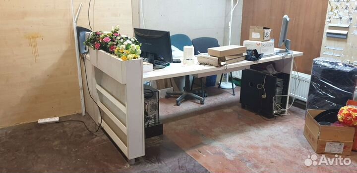 Угловой компьютерный письменный стол