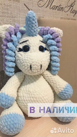 Вязаная игрушка плюшевый единорог