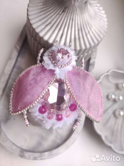 Брошь зимний жук