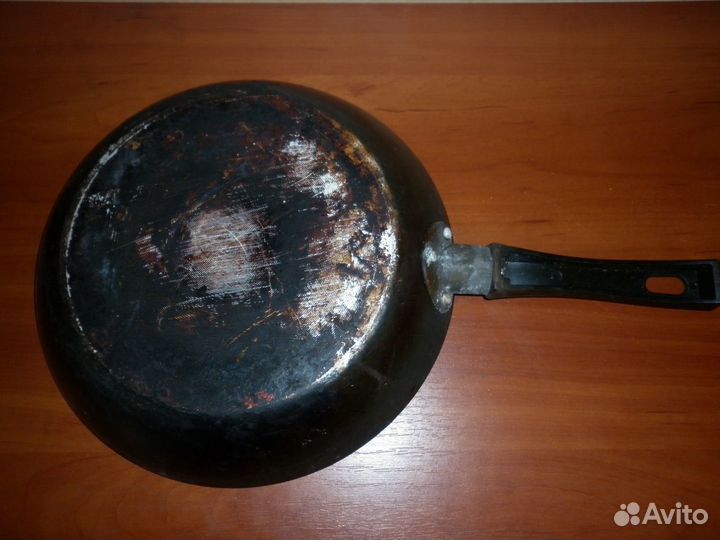 Сковорода бу 23 см