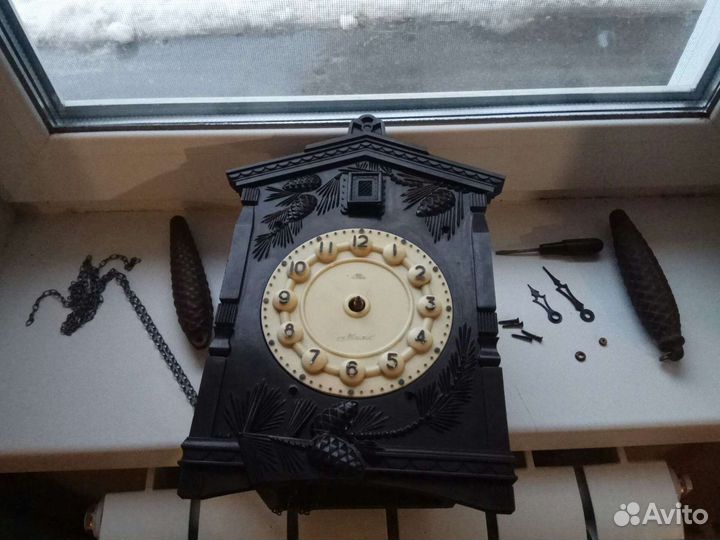 Старинные настенные часы