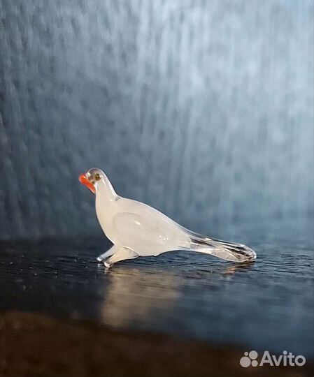 Фигурка из стекла голубь