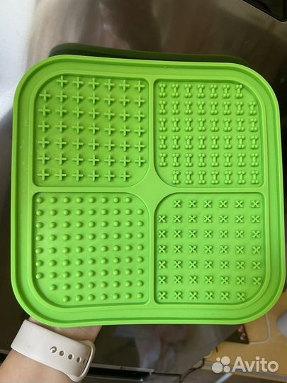 Лизательный коврик для собак