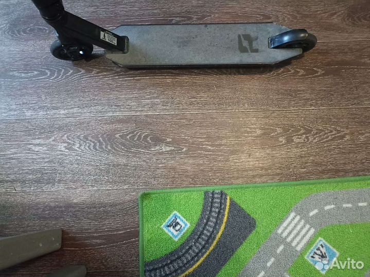 Трюковой самокат reaction