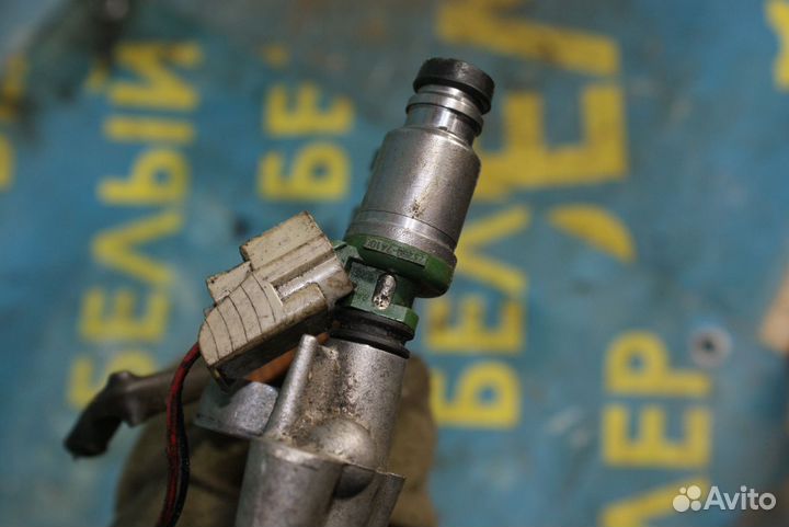 Топливная рампа + форсунка Toyota Avensis