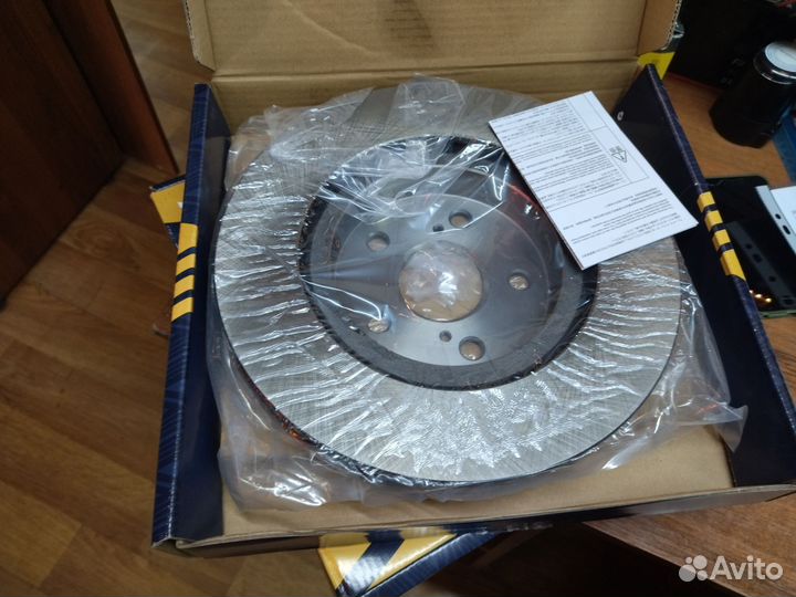 Диск передний Camry v70 advics A6F828B