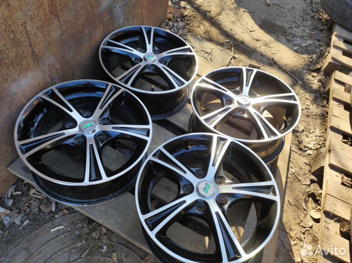 Литые диски r15 5x114.3 dia 54,1
