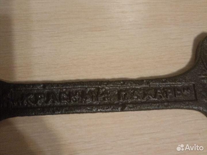 Старинный гаечный ключ