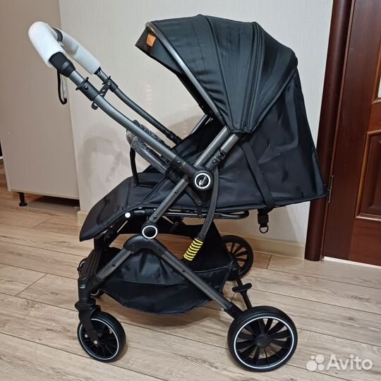 Коляска новая с перекидной ручкой