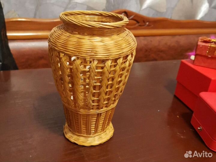 Соломенная ваза