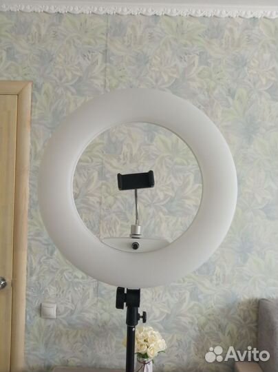 Кольцевая лампа со штативом новая
