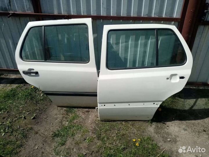 Продам задние двери на гольф 3